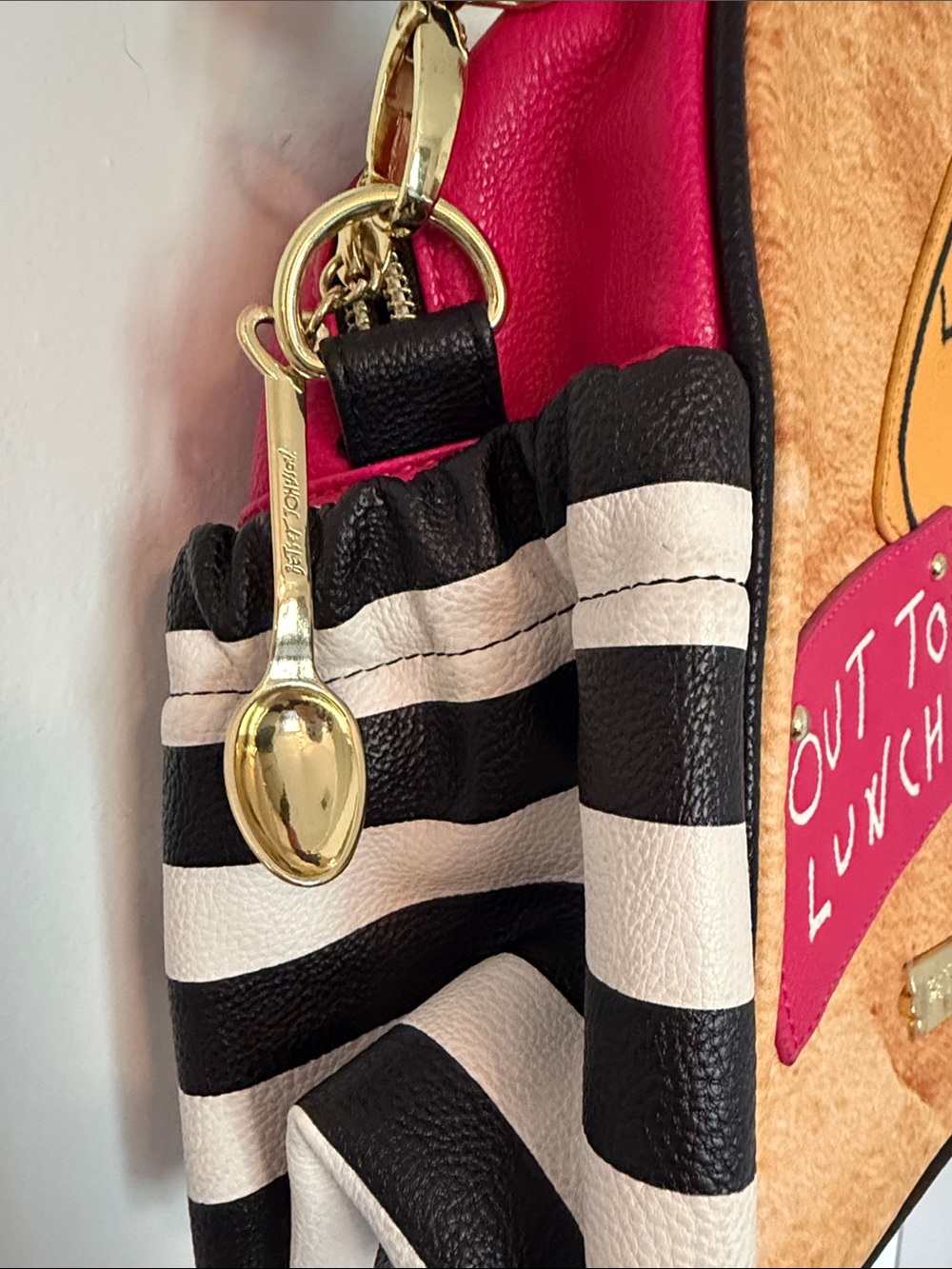 Betsey Johnson Kitsch Out To Lunch Crossbody Sandwich Bag Insulated Tote - Picture 3 of 9